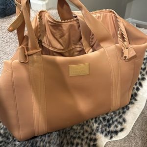 Dangne Dover carry all camel